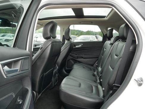 Used 2019 Ford Edge Titanium w/ Equipment Group 301A AWD/4WD image 16