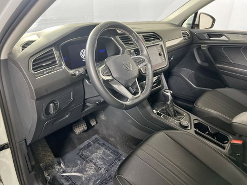 Used 2022 Volkswagen Tiguan SE image 9
