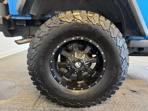 Used 2015 Jeep Wrangler Unlimited Rubicon w/ Max Tow Package AWD/4WD image 40