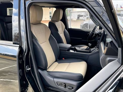 Used 2024 Lexus GX 550 AWD/4WD image 16