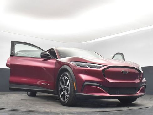 Used 2025 Ford Mustang Mach-E Select w/ Comfort Package Lite image 35