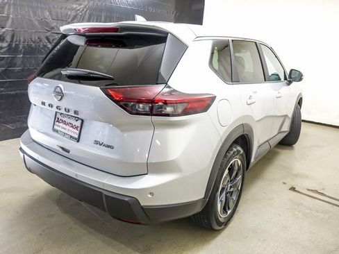 Used 2024 Nissan Rogue SV image 7