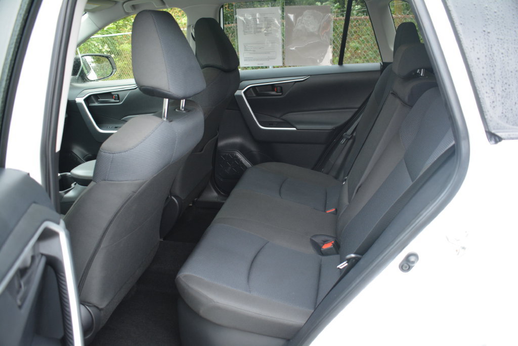 Used 2025 Toyota RAV4 LE AWD/4WD image 19