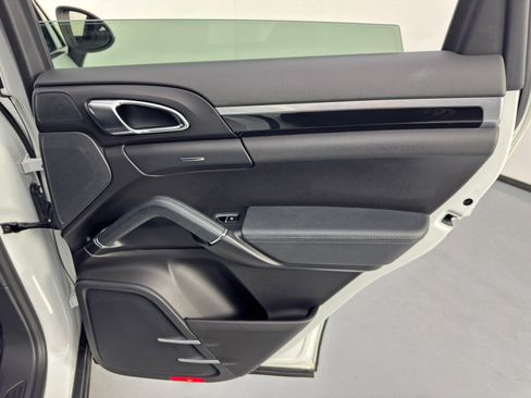 Used 2014 Porsche Cayenne image 41