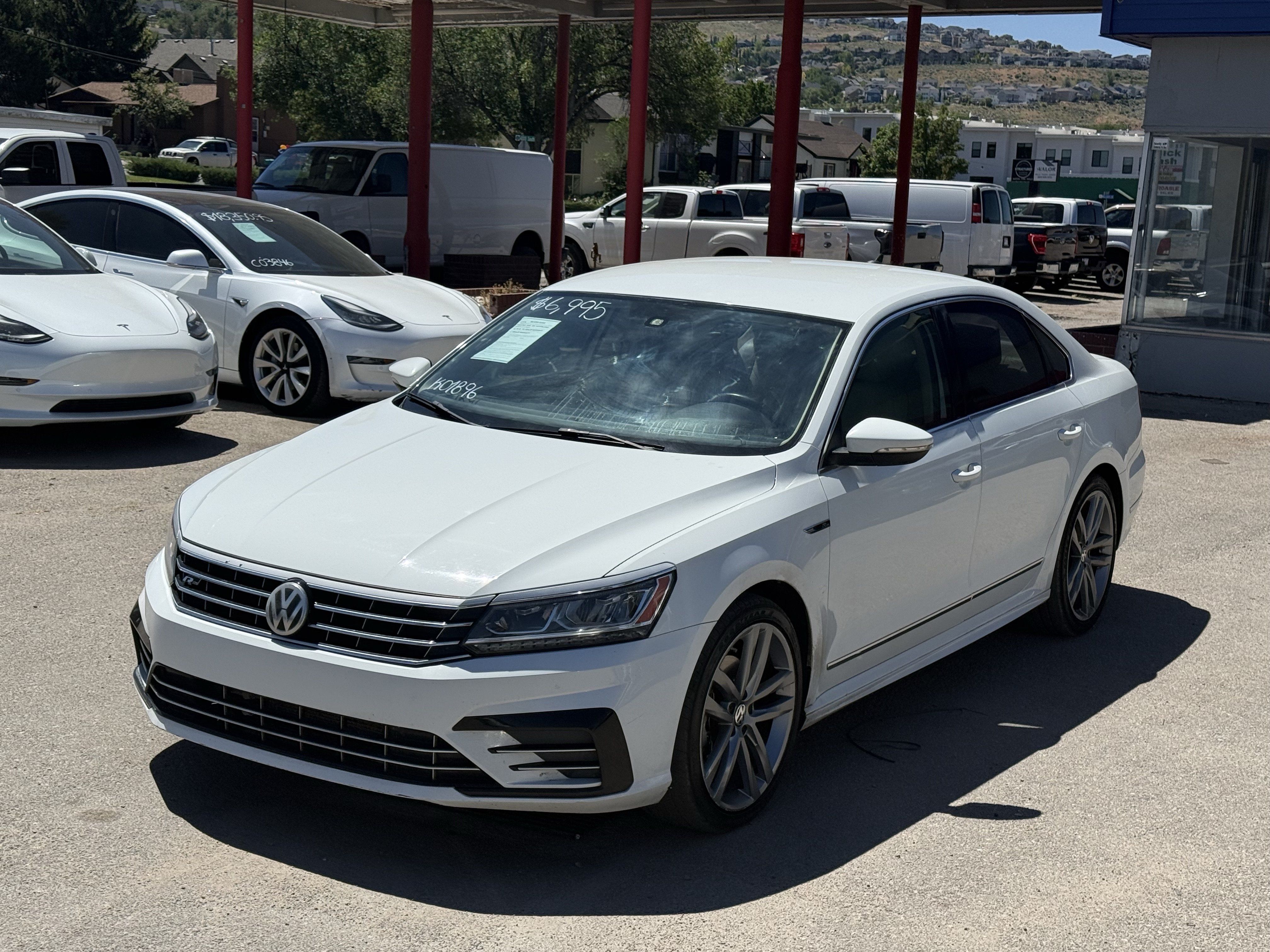 Used 2017 Volkswagen Passat 1.8T R-Line w/ R-Line Lighting Package FWD image 8