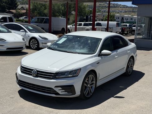 Used 2017 Volkswagen Passat 1.8T R-Line w/ R-Line Lighting Package FWD image 8
