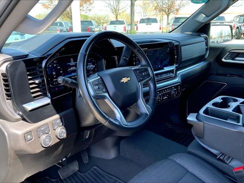 Used 2025 Chevrolet Silverado 1500 LT AWD/4WD image 29