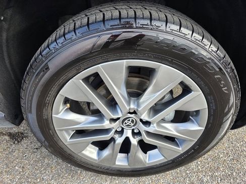 Used 2023 Toyota RAV4 XLE Premium image 10