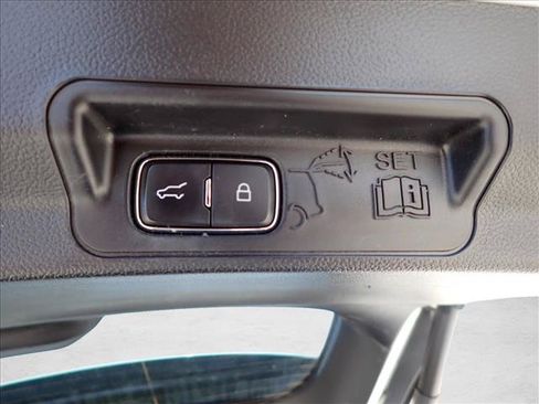 Used 2023 Ford Explorer Platinum w/ Technology Package AWD/4WD image 9