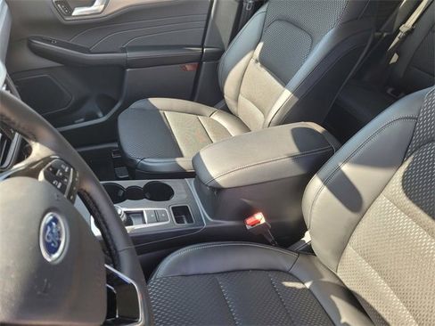 New 2025 Ford Escape SE image 16