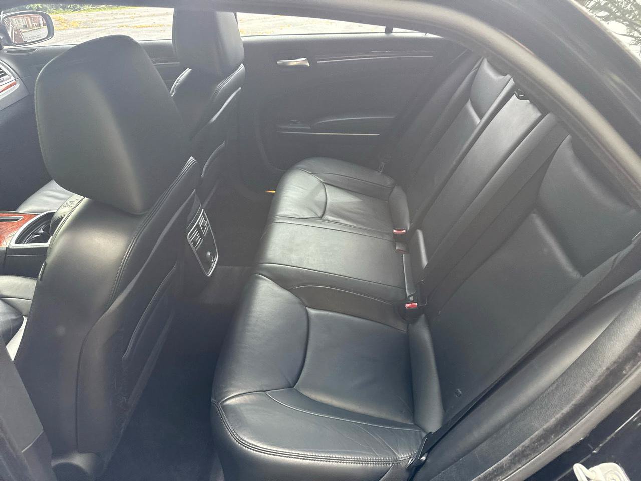 Used 2013 Chrysler 300 RWD image 8