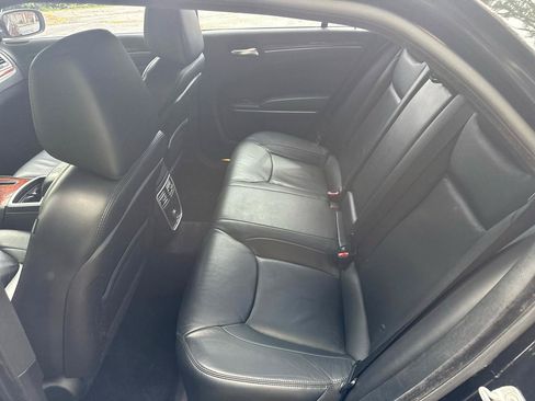 Used 2013 Chrysler 300 RWD image 8