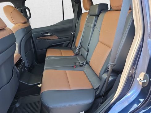 Certified 2025 Lexus GX 550 w/ Accessory Package (2T) AWD/4WD image 16