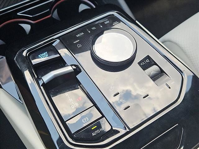 Used 2024 BMW i5 eDrive40i RWD image 11