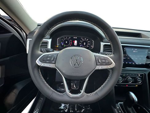 Used 2022 Volkswagen Atlas SE w/ Panoramic Sunroof Package image 12