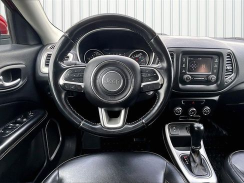 Used 2018 Jeep Compass Latitude image 2