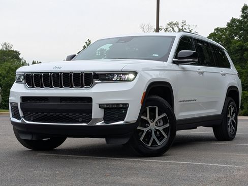 Used 2025 Jeep Grand Cherokee L Limited w/ Luxury Tech Group II RWD image 5