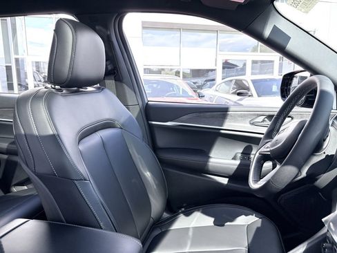 New 2025 Jeep Grand Cherokee L Limited image 19