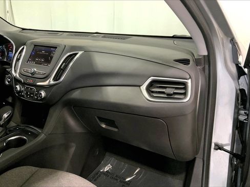 Used 2024 Chevrolet Equinox LT AWD/4WD image 16