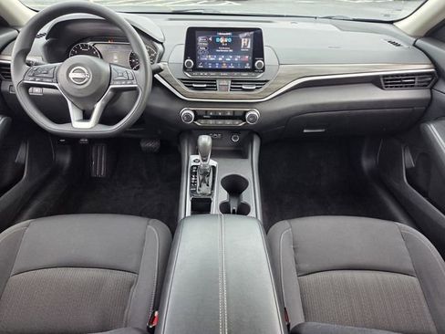 Used 2025 Nissan Altima 2.5 SV FWD image 12