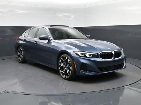 Certified 2025 BMW 330i Sedan RWD image 9