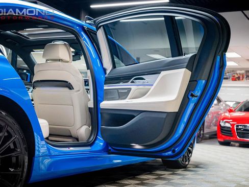 Used 2021 BMW 750i xDrive w/ Executive Package image 95