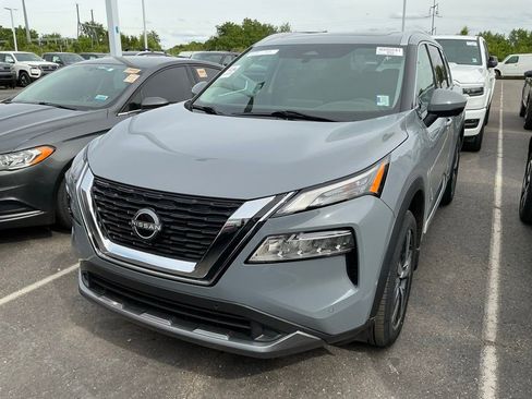 Used 2023 Nissan Rogue SL w/ SL Premium Package FWD image 2