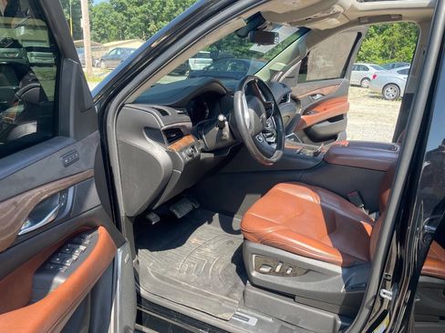 Used 2018 Cadillac Escalade Luxury RWD image 24