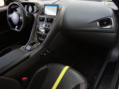 Used 2019 Aston Martin DB11 AMR image 10