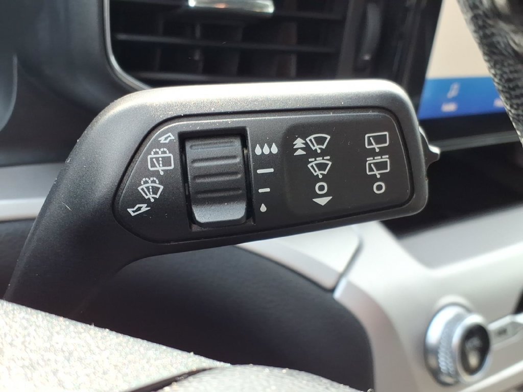 Used 2021 Ford Explorer XLT w/ Equipment Group 202A AWD/4WD image 31