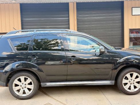 Used 2013 Mitsubishi Outlander SE image 18