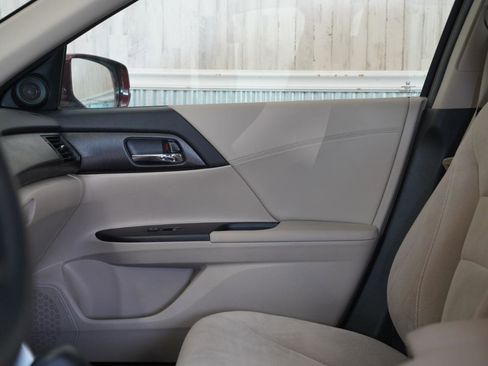 Used 2013 Honda Accord EX image 32