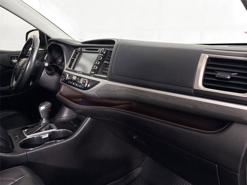 Used 2019 Toyota Highlander Limited Platinum AWD/4WD image 45