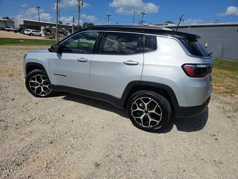 Used 2025 Jeep Compass Limited AWD/4WD image 7