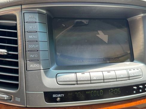Used 2005 Lexus LX 470 4WD image 25