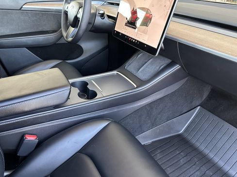 Used 2023 Tesla Model Y Long Range AWD/4WD image 15