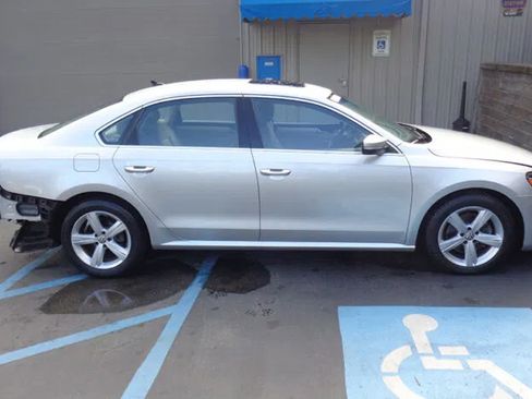 Used 2013 Volkswagen Passat 2.5 SE FWD image 9