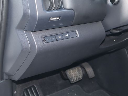 Used 2024 Nissan Pathfinder SL FWD image 24