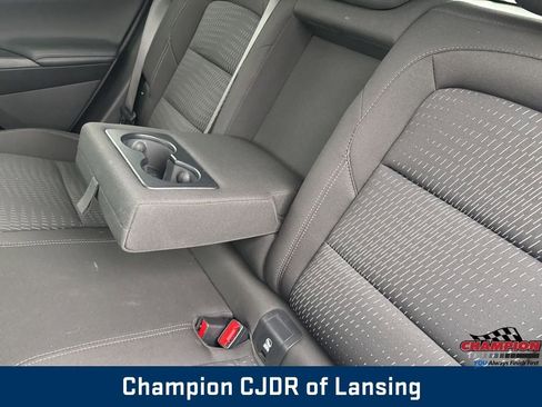 Used 2025 Chevrolet Equinox LT FWD image 37