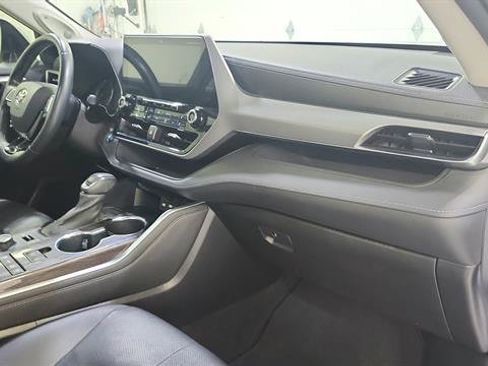 Used 2021 Toyota Highlander Platinum AWD/4WD image 26