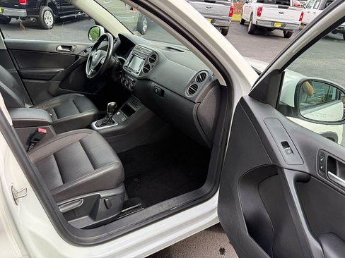 Used 2015 Volkswagen Tiguan SE FWD image 19