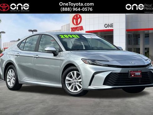 Certified 2025 Toyota Camry LE image 1