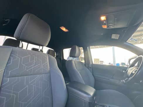 Used 2019 Toyota Tacoma 2WD Double Cab image 16