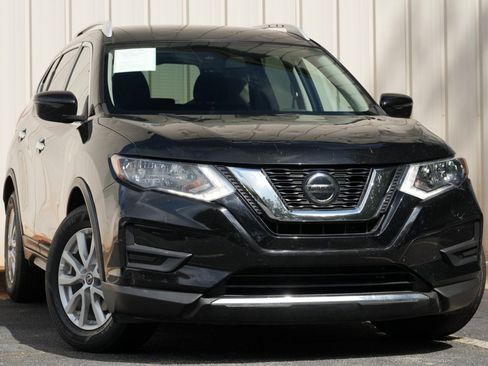 Used 2020 Nissan Rogue SV FWD image 2