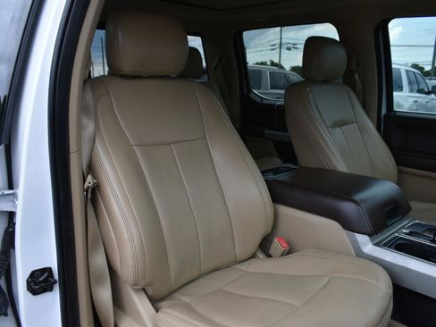 Used 2018 Ford F150 Lariat w/ Equipment Group 502A Luxury AWD/4WD image 31