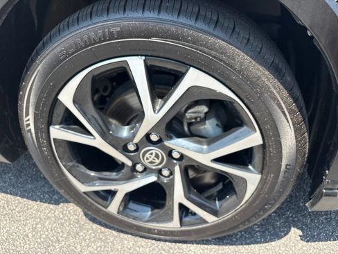 Used 2021 Toyota C-HR XLE FWD image 9