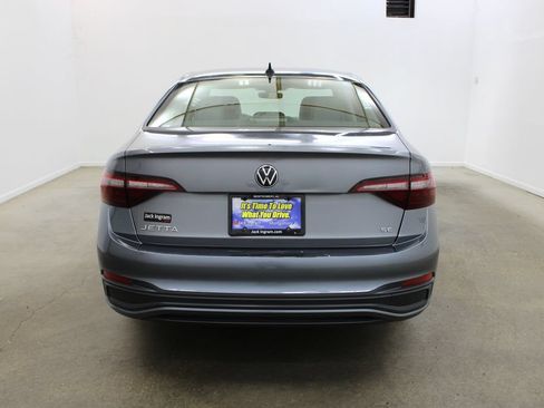 Used 2024 Volkswagen Jetta SE FWD image 4