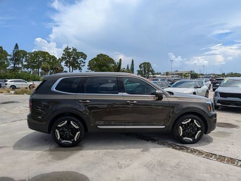Used 2024 Kia Telluride EX FWD image 9