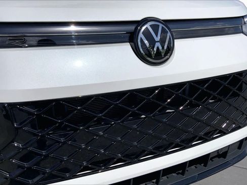 Used 2025 Volkswagen Tiguan SE R-Line AWD/4WD image 29