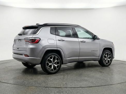 Used 2025 Jeep Compass Limited image 9
